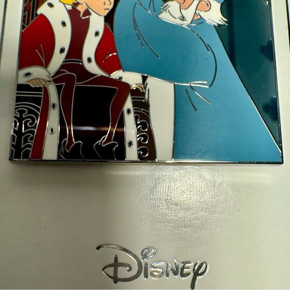 NWT. Disney Pin - sword in the stone pin with Arthur and Merlin. - Picture 4 of 8